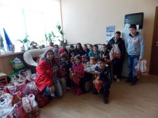 200 пакета със здравословна храна за деца в риск дари БЧК в Ловешка област