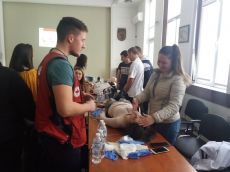 ДОБРОВОЛЦИ НА БМЧК КЛУБ ЛОВЕЧ ПРОВЕДОХА ВТОРО ОБУЧЕНИЕ ПО ПЪРВА ДОЛЕКАРСКА ПОМОЩ НА МЛАДИТЕ ДОБРОВОЛЦИ ОТ ТЕТЕВЕН